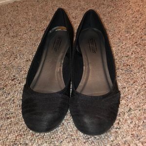 Black small wedged flats